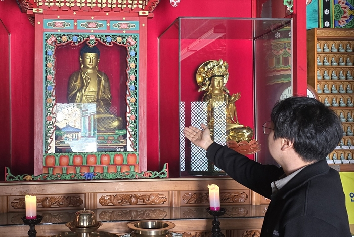 국보 목조아미타여래좌상이 영주 흑석사에 자리하고 있다. 권기웅 기자