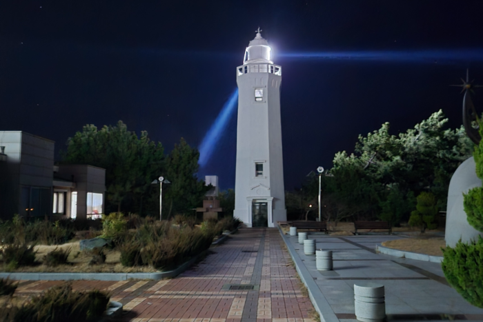죽변 등대는 어둠 속을 기어드는 적들을 감시하는 가장 높은 초소이자 눈이다. 원형래기자 hrw7349@yeongnam.com