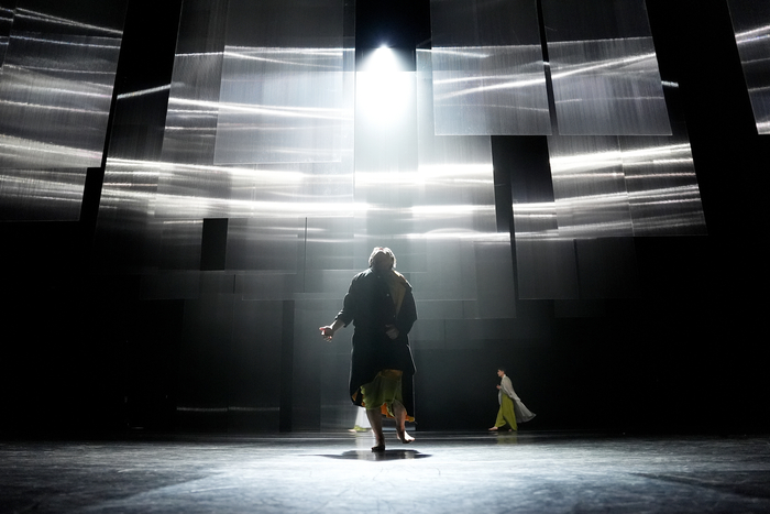 정길무용단의 큰 강물이 비로소 길(佶)을 열었다 공연 모습. <ⓒSang Hoon Ok, 대구문화예술회관 제공>