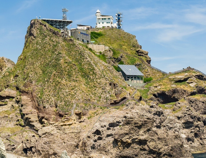 독도 정상에 있는 독도 경비대. 홍준기 기자