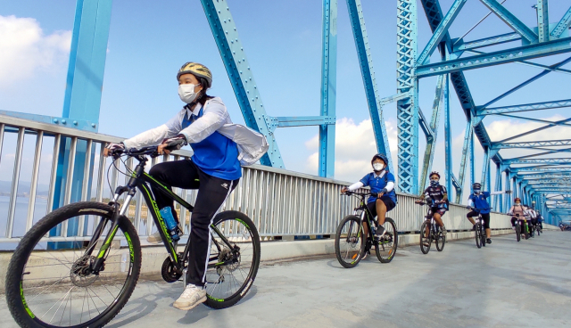 대구 가창중은 매년 대구에서 부산까지 자전거로 여행하는 체험 학습을 진행하고 있다. <가창중 제공>