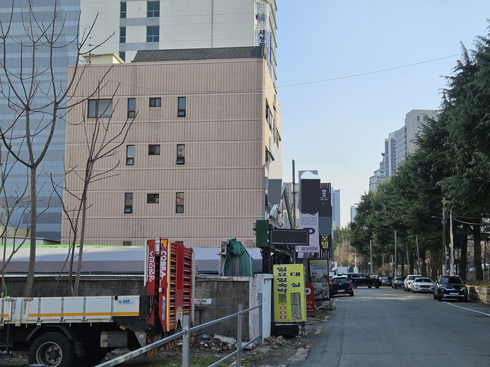 대구 동구 신천동 동대구역 인근 숙박업소 거리 전경. 정지윤기자 yooni@yeongnam.com