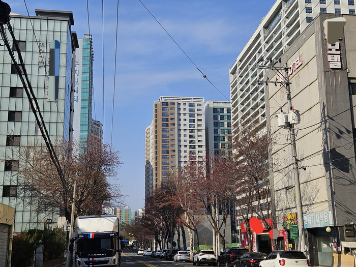 대구 동구 신천동 동대구역 인근 숙박업소 거리 전경. 정지윤기자 yooni@yeongnam.com