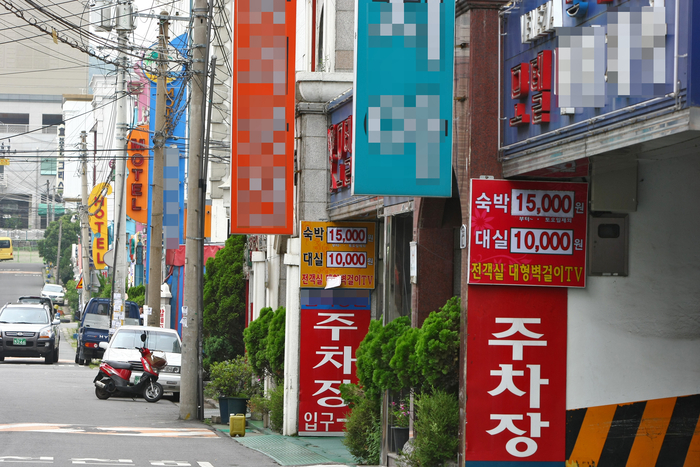 2010년 대구시 달서구 본리성당 뒤 모텔들. <영남일보 DB>