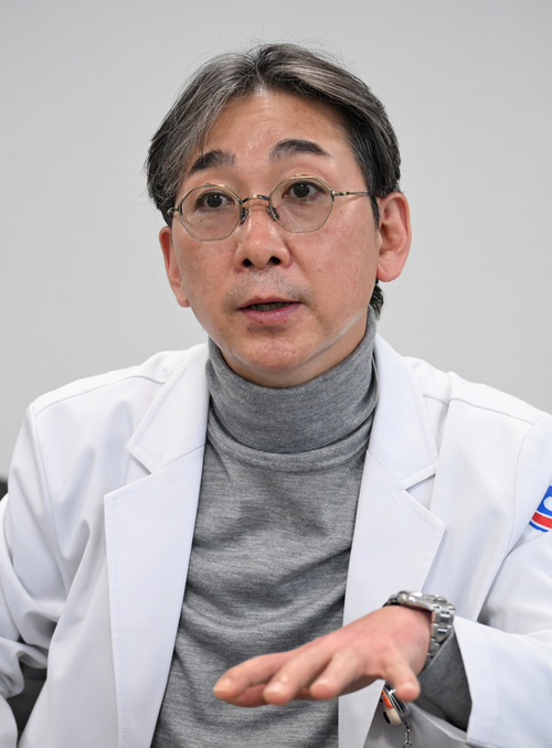 김지건 삼일병원장이 본지와의 인터뷰에서 2차 병원의 역할과 중증 응급 의료 체계 개선 방안에 대해 설명하고 있다.이지용기자 sajahu@yeongnam.com