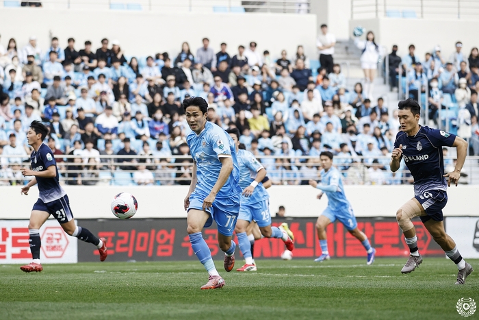 29일 대구iM뱅크파크에서 펼쳐진 K리그2 서울이랜드전에서 대구의 김주공이 전반 22분 첫골을 만들어내고 있다.<대구FC 제공>