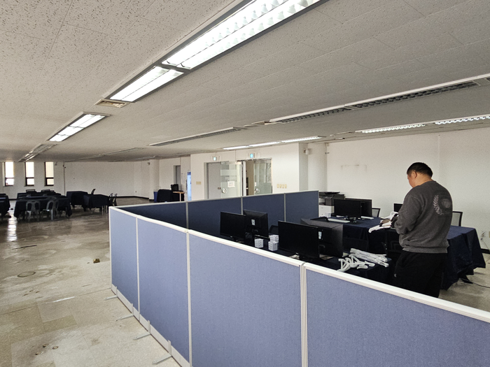 대구시 달서구 두류네거리 인근에 김부겸 전 국무총리의 사무실이 설치되고 있는 모습. 서민지기자 mjs858@yeongnam.com