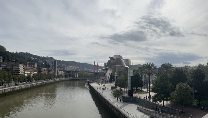 빌바오 네르비온 강과 수변공원은 도시와 직접 연결되어 확장된다. <본인 제공>
