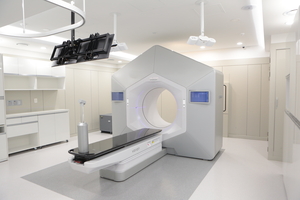 영남대병원이 도입한 차세대 방사선치료기 헬시온 4.0. 고해상도 영상 기반으로 종양 위치를 정밀하게 파악해 정상 조직 손상을 최소화하면서 치료 정확도를 높일 수 있는 첨단 장비다.<영남대병원 제공>