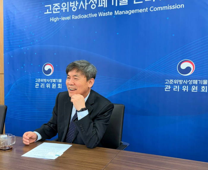 27일 서울 종로구 고준위방사성폐기물관리위원회 사무실에서 김현권 위원장이 영남일보와 인터뷰를 하고 있다. <고준위방사성폐기물관리위원회 제공>