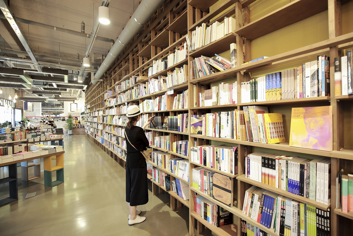 국내 여성 작가들의 책이 젊은 여성 독자들 사이에서 특히 인기를 끌고 있다. <게티이미지뱅크>