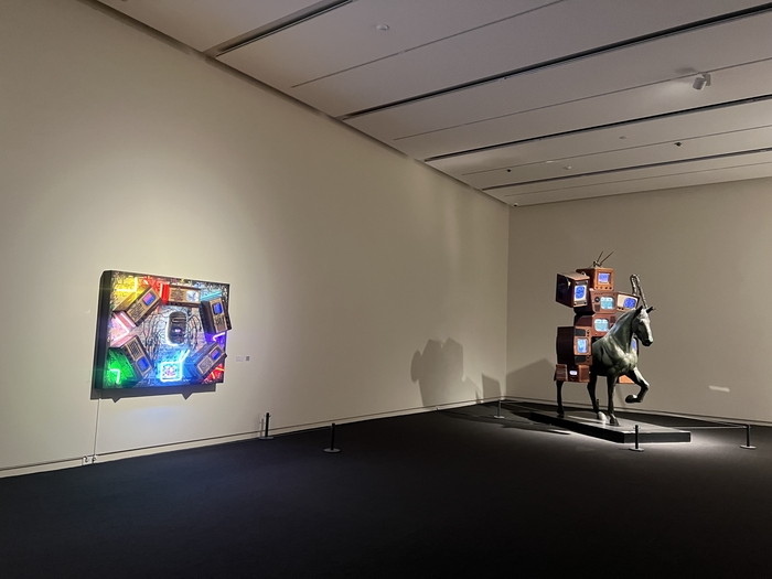 5월25일까지 경주 우양미술관에서 열리는 백남준 특별전. TV 등 미디어를 이용한 설치미술작품을 통해 기술-예술-인간이라는 동시대적 질문을 던진다. <본인 제공>