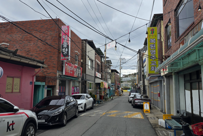 현재 학사골목 전경. <권기웅 기자>