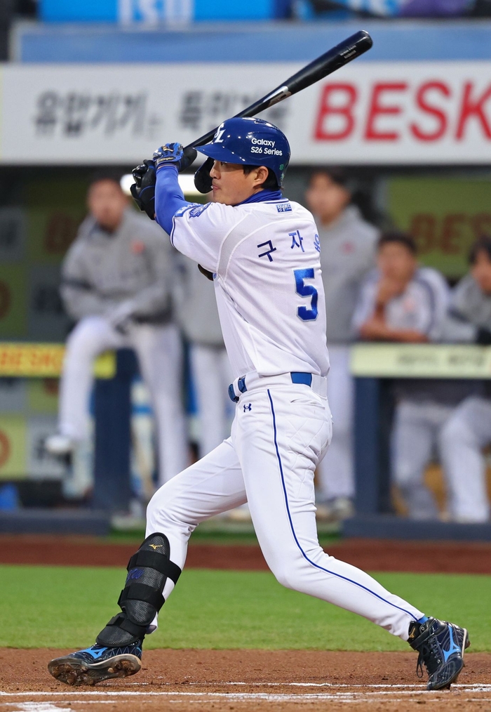 1일 대구삼성라이온즈파크에서 열린 삼성과 두산 경기에서 삼성 구자욱이 타격하고 있다. <삼성 라이온즈 제공>