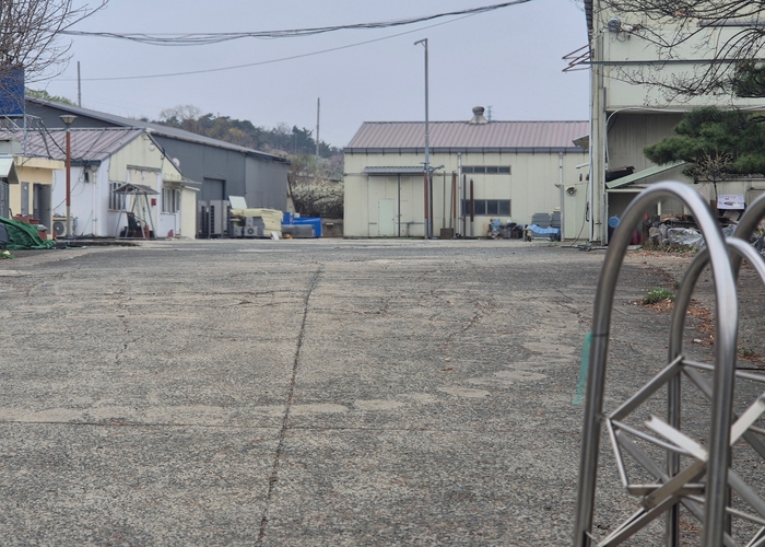 2009년 경산시 농지규제완화 대상에서 고의로 누락된 의혹이 제기된 와촌면 소월리 A대표 공장 모습. <제보자 제공>