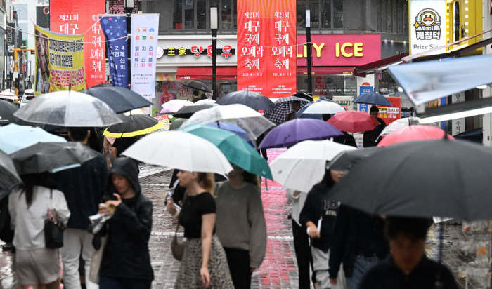 대구 동성로를 걷고 있는 시민들. 영남일보DB