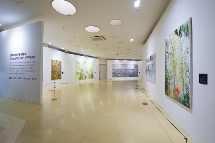 달천예술창작공간의 입주작가들은 1970년대 대구현대미술제를 기념하고자 매년 강정보에서 열리는 달성 대구현대미술제에도 꾸준히 참여하고 있다. <달성문화재단 제공>