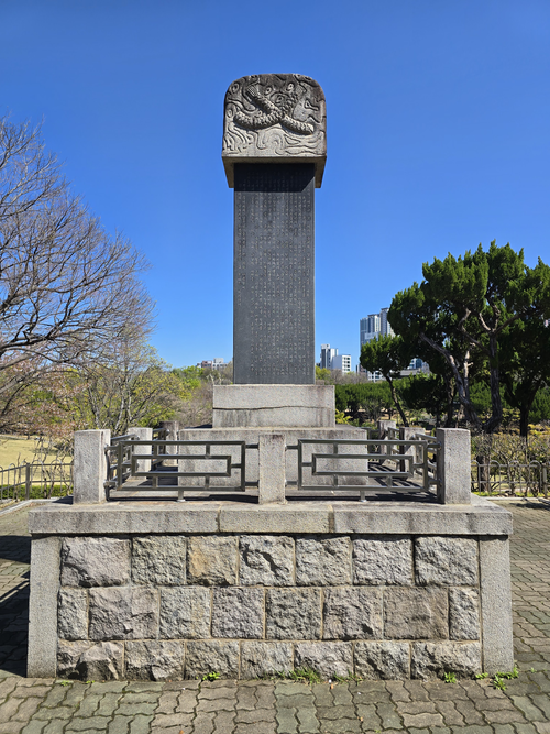 대구 달성공원에 있는 석주 이상룡 선생 구국 기념비. 김현목기자