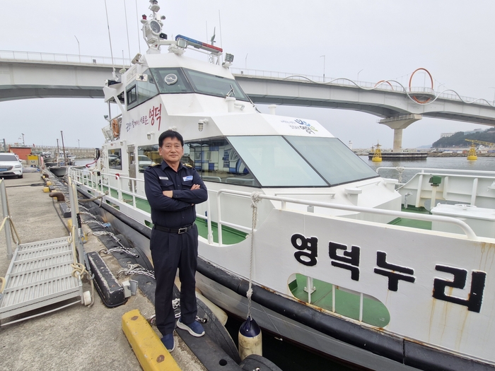 우병철 선장이 45년 항적을 뒤로하고 퇴임 후에도 영덕 바다의 안전과 풍요를 기원하겠다는 소회를 밝혔다.<남두백 기자>