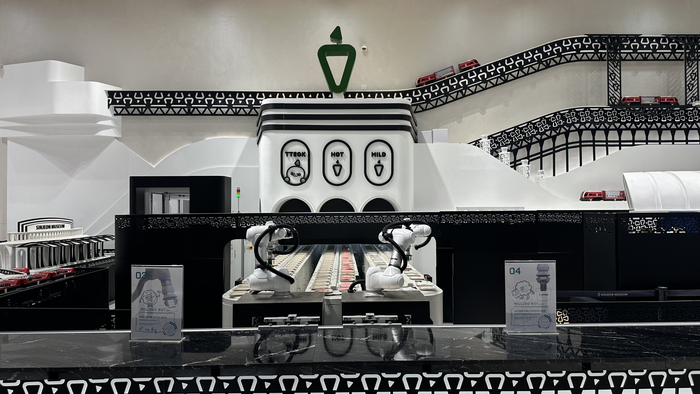 로봇과 함께 나만의 컵떡볶이를 만들 수 있는 신전뮤지엄 내 체험 공간 마이 컵 떡볶이 팩토리. 조현희기자 hyunhee@yeongnam.com