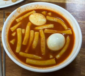 대구와 경산에서만 맛볼 수 있는 궁전떡볶이. 조현희기자 hyunhee@yeongnam.com