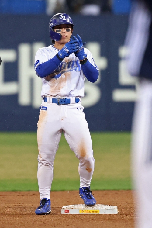 지난 1일 대구삼성라이온즈 파크에서 열린 삼성과 두산 경기에 출장 중인 김성윤.<삼성 라이온즈 제공>