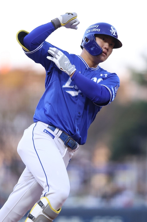 지난 7일 광주기아챔피언스필드에서 열린 삼성과 KIA 경기 1회초 류지혁이 솔로 홈런을 쏘아올리고 있다.<삼성 라이온즈 제공>