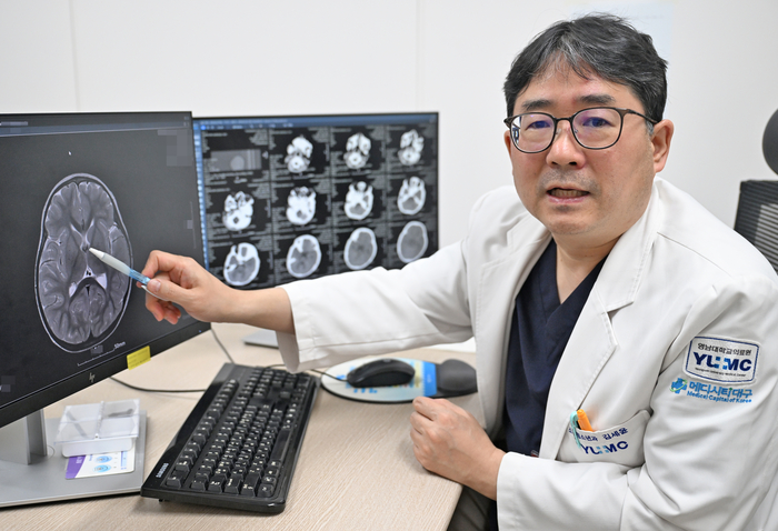 영남대병원 김세윤 교수(소아청소년과)가 소아신경 질환에 대해 설명하고 있다. 이지용기자 sajahu@yeongnam.com