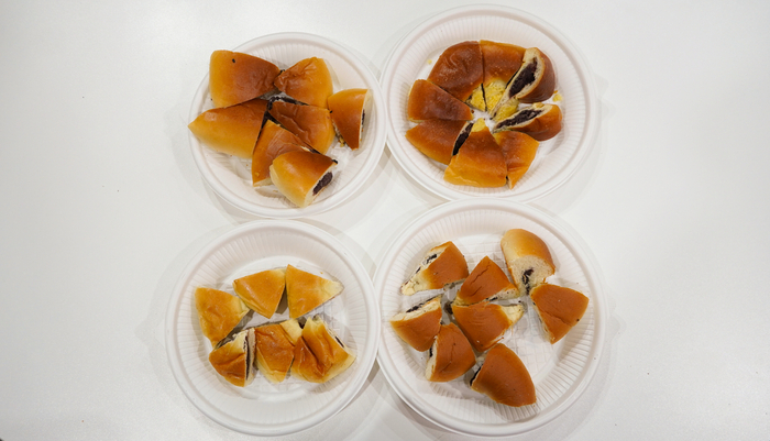 왼쪽 위부터 시계방향으로 대형프랜차이즈, 대구토종 고가빵집, 천원빵집, 대구토종 저가빵집 단팥빵. 이수현기자