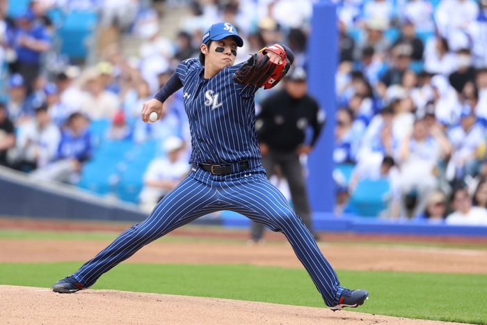 12일 대구삼성라이온즈파크에서 열린 삼성과 NC 경기에서 선발로 나선 원태인이 투구하고 있다.<삼성 라이온즈 제공>