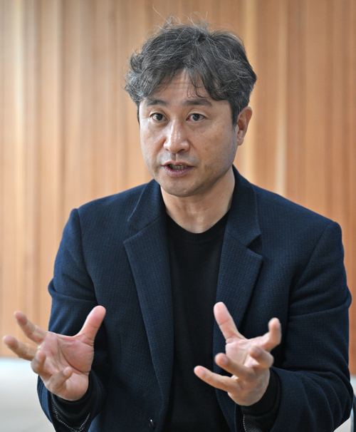 김성호 이지스 이사회 의장은 영남일보와의 인터뷰에서 회사의 미래 전략을 설계하는데 집중하고 있다고 밝혔다.
이지용기자 sajahu@yeongnam.com