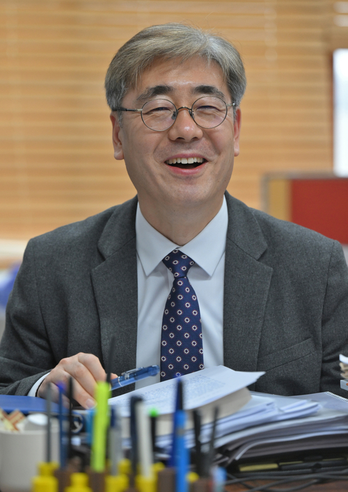 대구 AI 전략을 총괄하는 김현덕 경북대학교 IT대학 전자공학부 교수.
이지용기자 sajahu@yeongnam.com