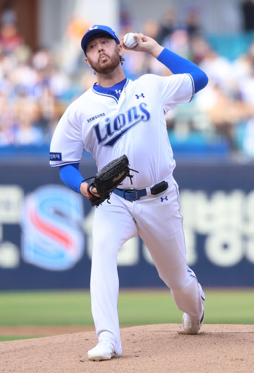 지난 11일 대구삼성라이온즈파크에서 열린 삼성과 NC 경기에서 선발로 나선 오러클린이 투구하고 있다.<삼성 라이온즈 제공>