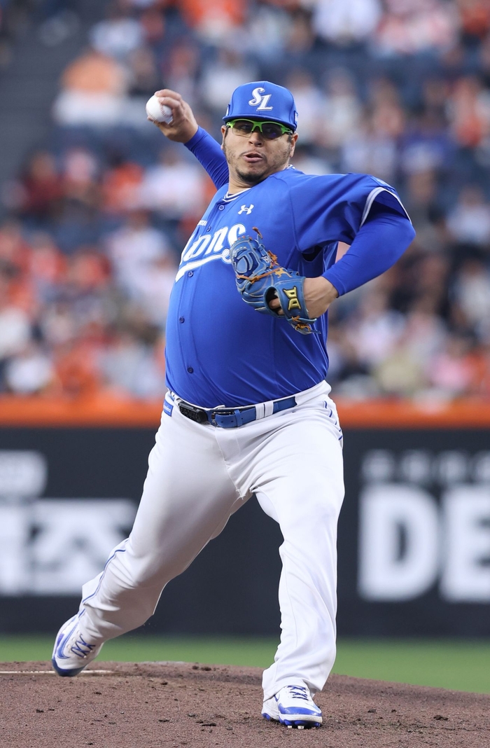 16일 대전한화생명볼파크에서 열린 삼성과 한화 경기에서 선발로 나선 후라도가 투구하고 있다.<삼성 라이온즈 제공>