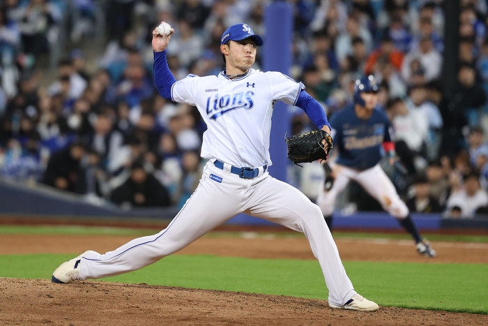 지난 10일 대구삼성라이온즈파크에서 열린 삼성 NC 경기에 출전한 미야지 유라가 역투하고 있다.<삼성 라이온즈 제공>