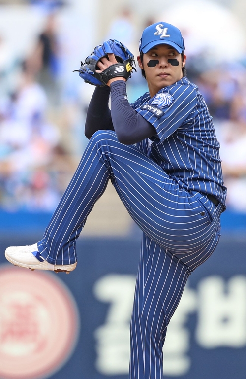 19일 대구삼성라이온즈파크에서 열린 삼성과 LG 경기에 선발 등판한 원태인이 투구하고 있다.<삼성 라이온즈 제공>