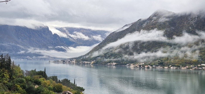 코토르 만. 코토르 만 입구의 첫 도시는 헤르체그노비(Herceg Novi)였다.