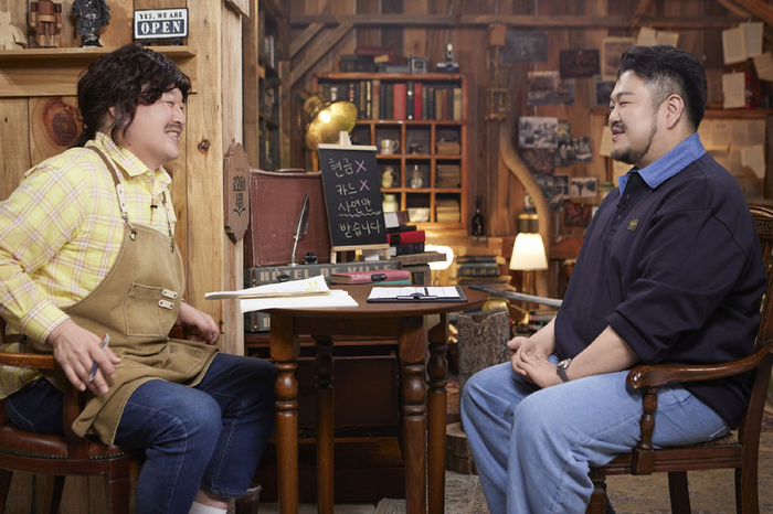 쿠팡플레이의 예능 강호동네서점. 개그맨 강호동이 책방지기로 나서 매주 다양한 게스트들과 진솔한 대화를 나눈다. <쿠팡플레이 제공>