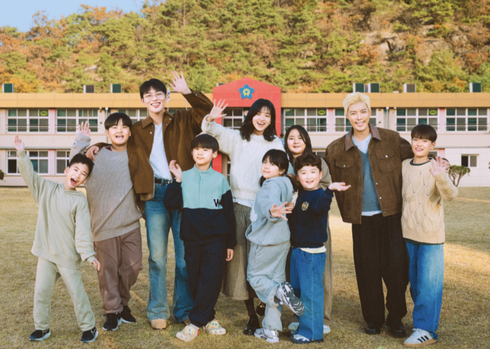 tvN의 예능 방과후 태리쌤 포스터 이미지. 경북 문경의 한 초등학교에 배우 김태리가 연극 교사로 부임하면서 벌어지는 이야기를 그린다. <tvN 제공>