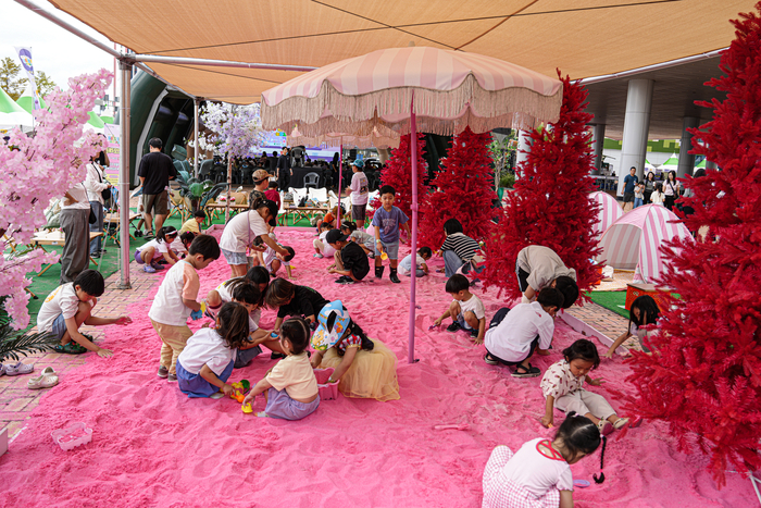 아이들에 주목하는 분위기는 달성군에서는 어제 오늘 일이 아니다. 실제로 달성군은 아이 키우기 좋은 도시를 조성하기 위해 매년 다양한 정책 사업들을 이어오고 있다. YES! 키즈존은 이 같은 행보를 그대로 보여주는 축제다. <달성문화재단 제공>