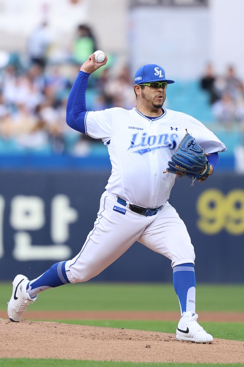 22일 대구삼성라이온즈파크에서 열린 삼성과 SSG 경기에 선발등판한 후라도가 역투하고 있다.<삼성 라이온즈 제공>