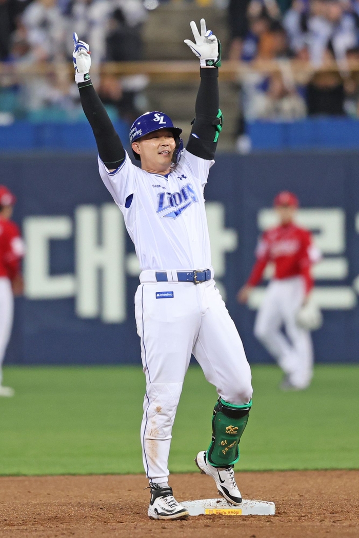 23일 대구삼성라이온즈파크에서 열린 삼성과 SSG 경기 4회말 1타점 적시타를 기록한 전병우가 세리머니 하고 있다. <삼성 라이온즈 제공>