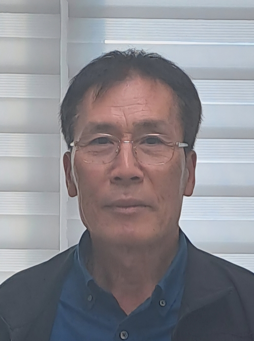 문경 점촌2동 16통 통장 오용환씨. <강남진기자>