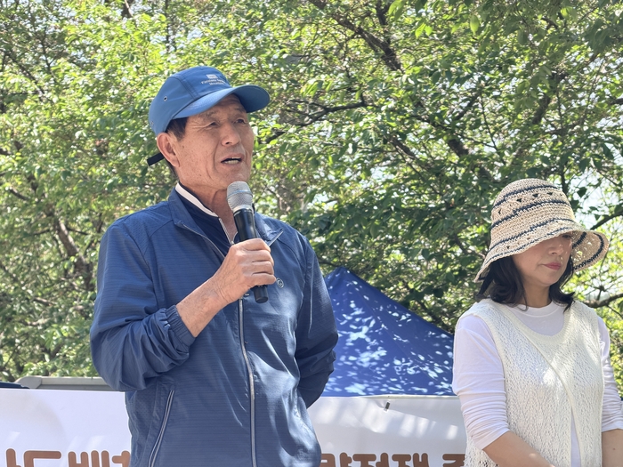 성주대책위 이석주 공동위원장의 모두 발언이 이어지고 있다. <소성리 사드철회 종합상황실 제공>