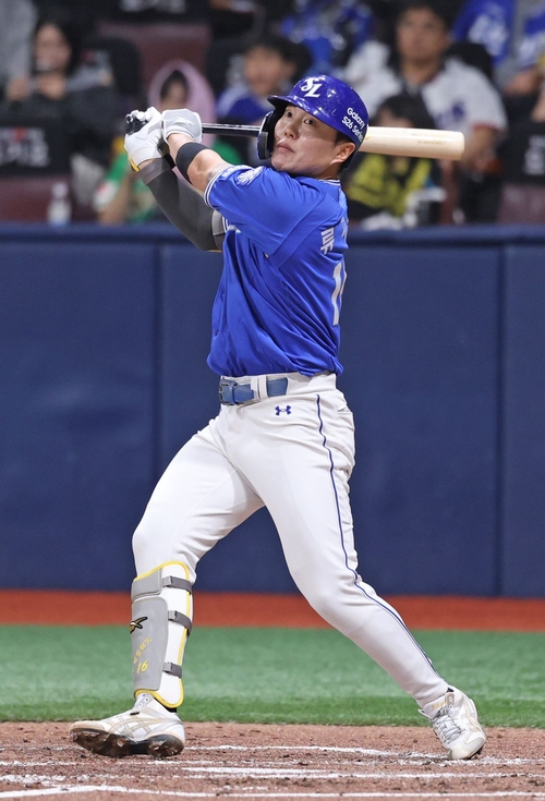 지난 25일 서울 고척스카이돔에서 열린 삼성과 키움 경기에서 삼성 류지혁이 타격하고 있다. <삼성 라이온즈 제공>