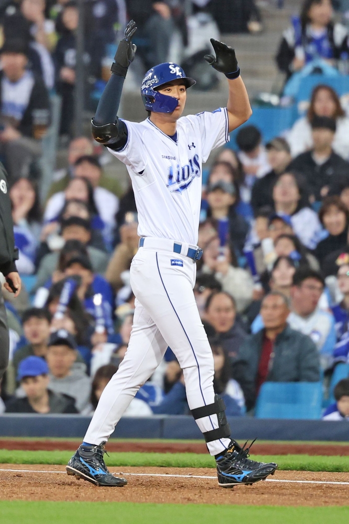 지난 10일 대구삼성라이온즈파크에서 열린 삼성과 NC 경기에 나선 구자욱.<삼성 라이온즈 제공>