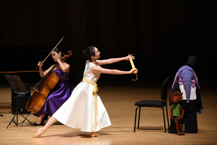 키즈 북 콘서트 퍼플 엘리 공연 모습. <비원뮤직홀 제공>