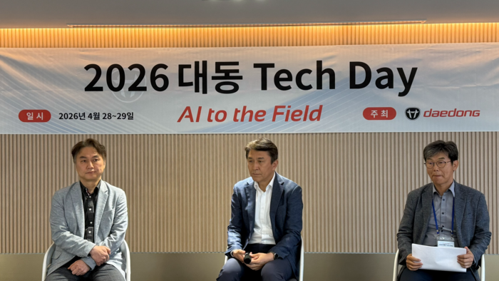 29일 대동 관계자들이 취재진 질의에 응답하고 있다. 왼쪽부터 이광욱 대동 국내사업부문장, 강성철 대동로보틱스 대표이사, 감병우 대동 개발부문장. <이동현기자>