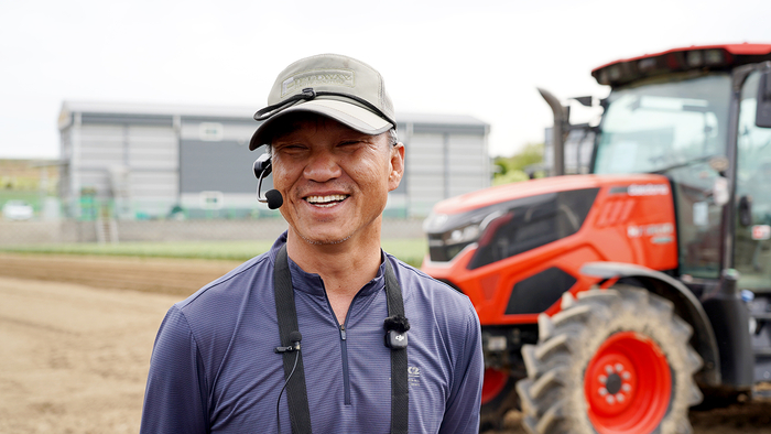 경남 창녕군에서 30년 가까이 농사를 지은 성광석씨가 대동 AI트랙터에 대한 기대감을 말하고 있다. <대동 제공>