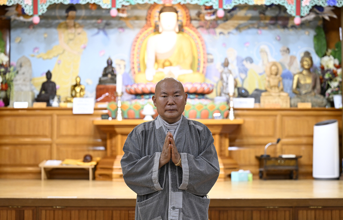 지난 14일 오후 대구 남구 한국불교대학에서 우학스님이 영남일보와의 인터뷰에서 종교 인구의 고령화에 대해서 이야기하고 있다.
이윤호기자 yoonhohi@yeongnam.com